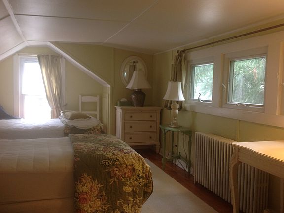 3rd image of 306 1/2 Riverview Ave