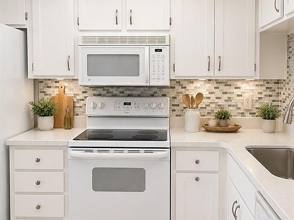 4th image of 402 CERROMAR CIRCLE N #105