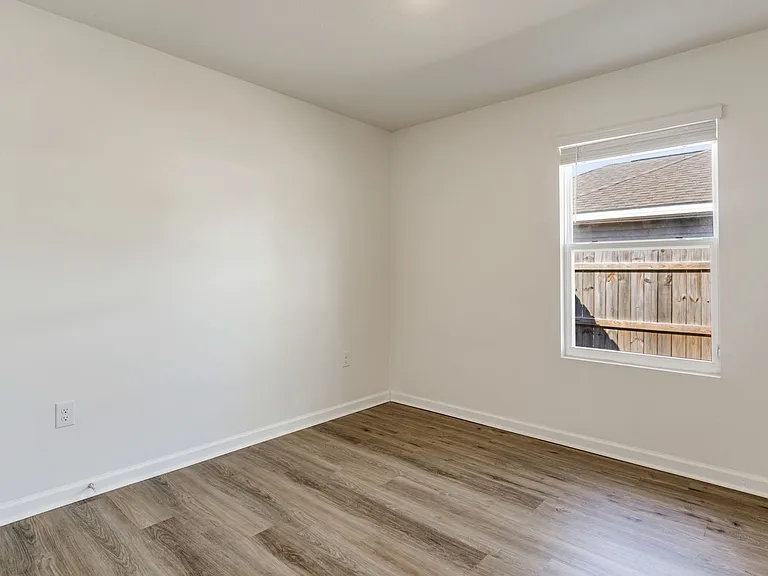 2528 Sutton Place Dr — Photo 14