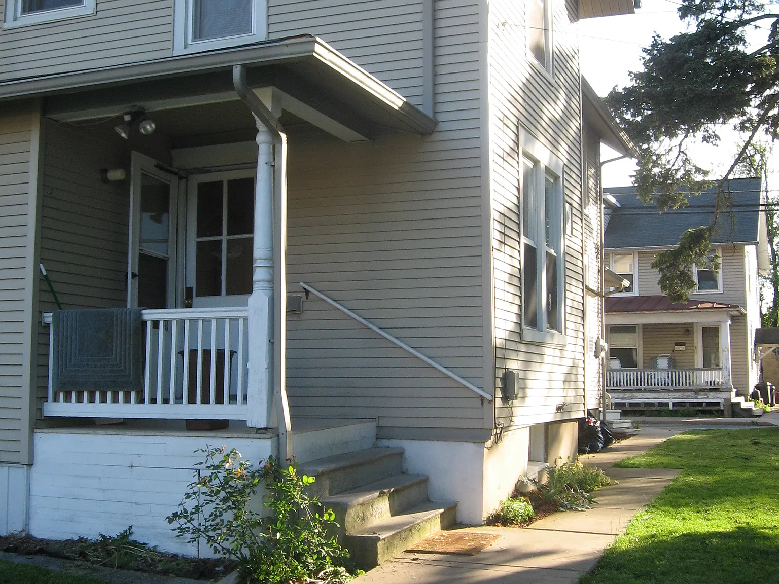 2 bed, 1.5 bath, 1143 sqft, $1,300 — Photo 1