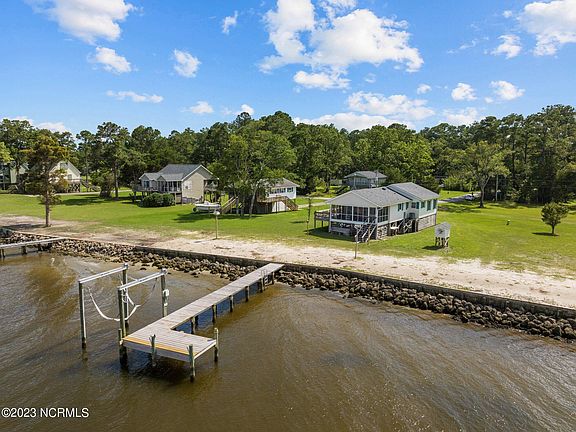 3rd image of 121 S River Drive