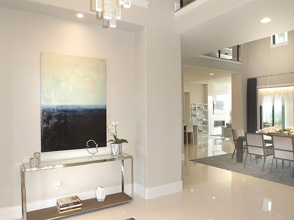 The Lynmar II Foyer