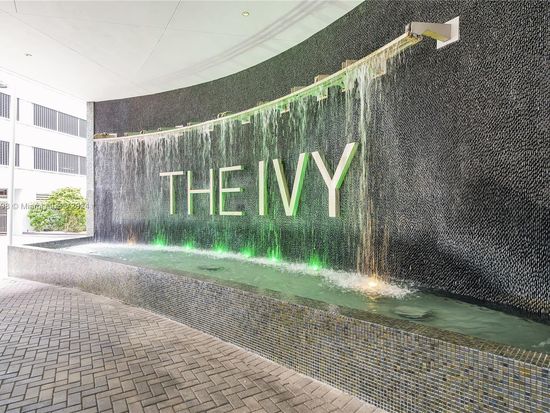 90 SW 3rd St APT 3202, Miami, FL 33130