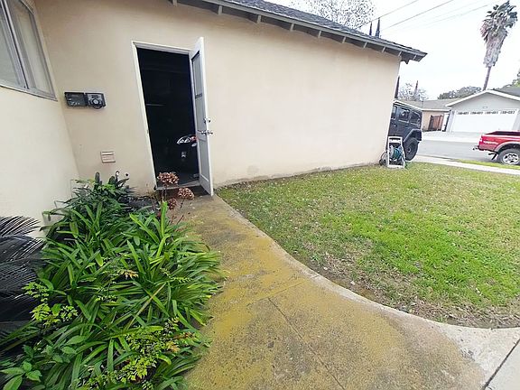 3rd image of 4865 Campanile Dr