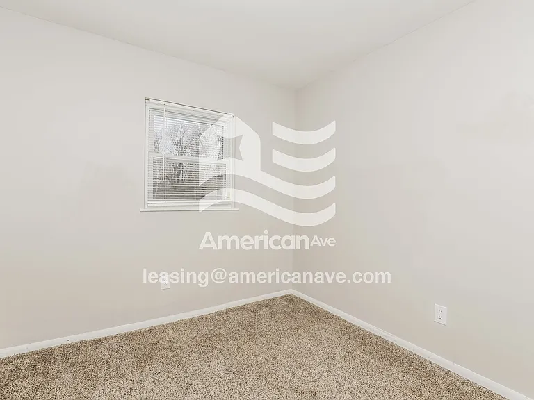 1556754_013_bedroom_14182448.jpg