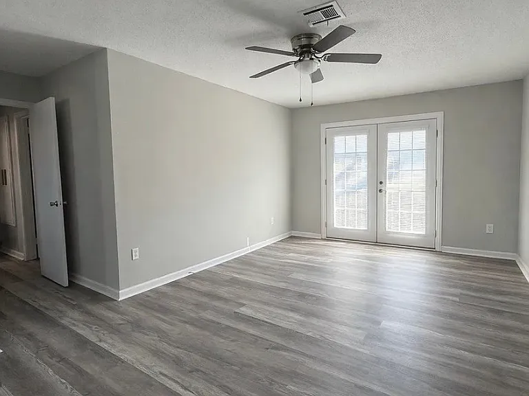341 N Burbank Dr — Photo 10