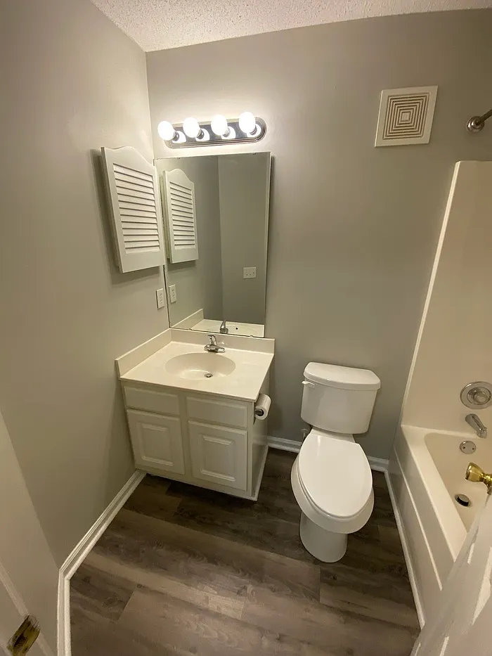 3 bed, 2.0 bath, 1402 sqft, $1,300 — Photo 2