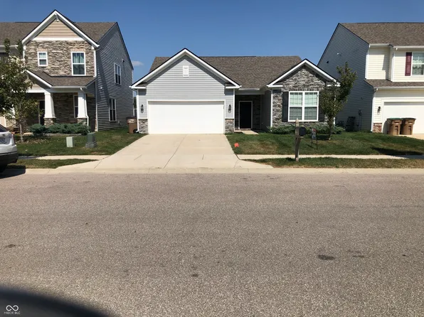 2596 Creek Bank Dr, Columbus, IN 47201