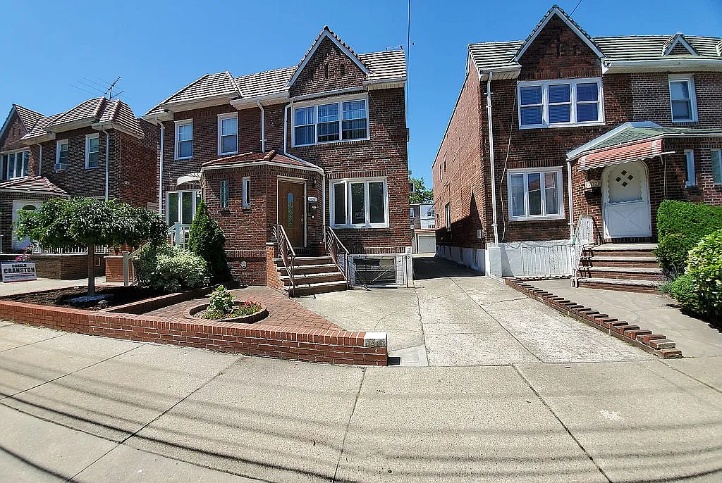 2124 E 35th St photo 1