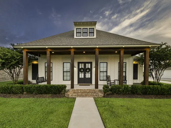 2121 Silverstone Ave, Port Allen, LA 70767
