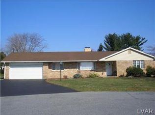 5048 Hill Top Ct, Schnecksville, PA 18078