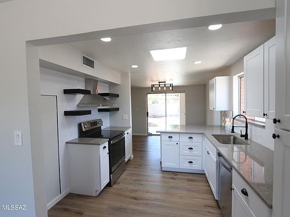4th image of 832 S Hermosa Hills Pl