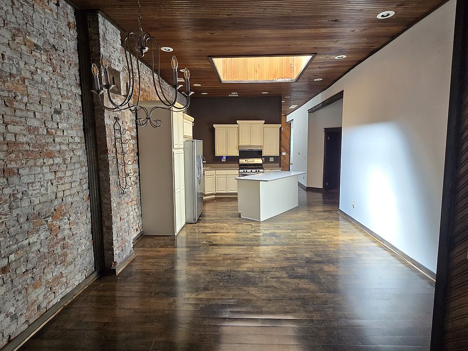 1st image of 425 1/2 Main St #1