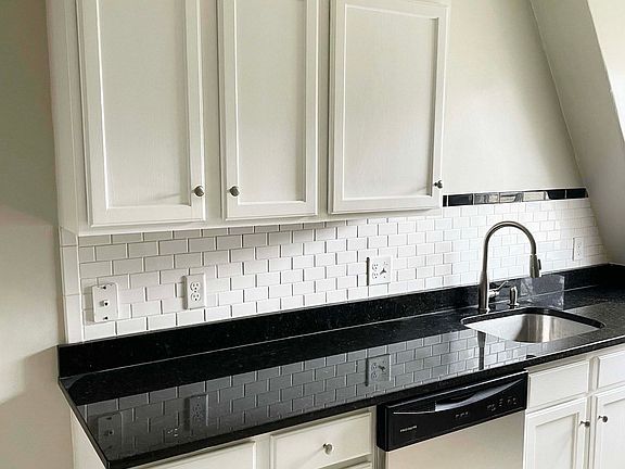 5th image of 21 Beckford St #3