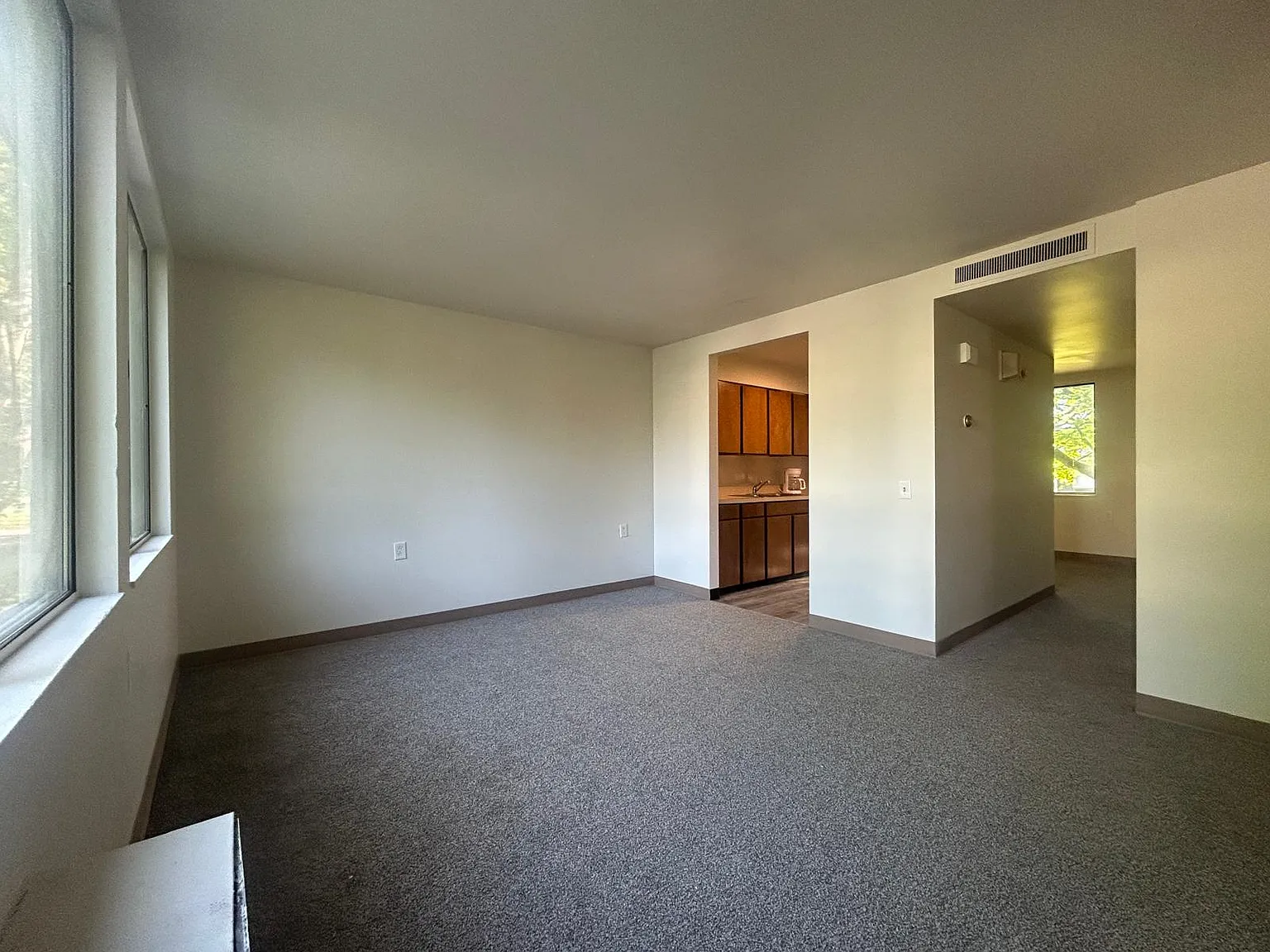 2 bed, 830 sqft, $849 — Photo 3