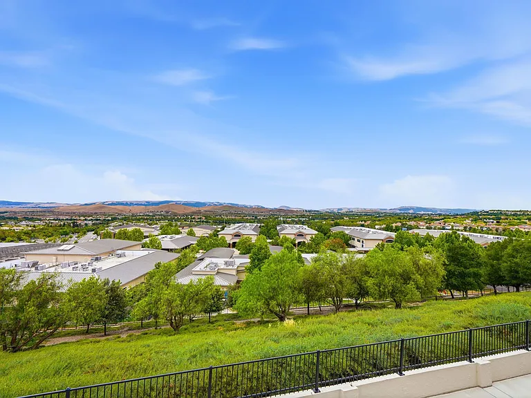 5206 Fioli Loop — Photo 49