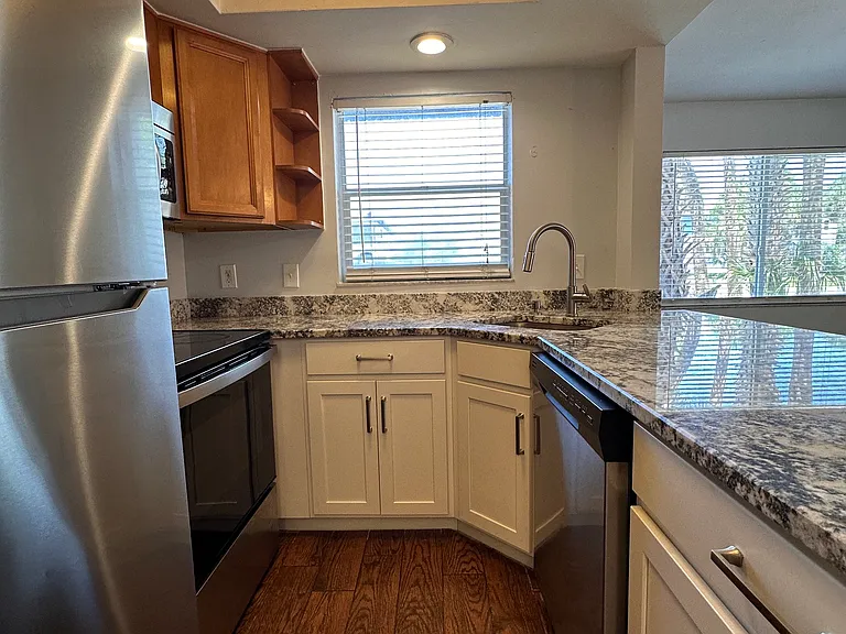 2826 Dupont St S #1 — Photo 7