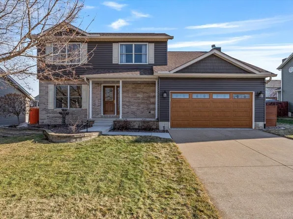 6125 N Thornwood Ave, Davenport, IA 52806