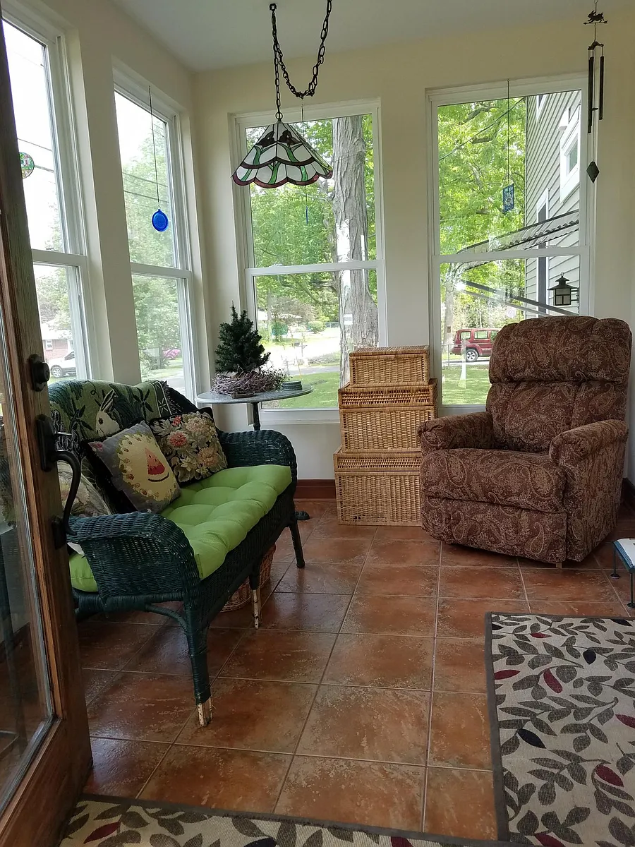 Tenant's enclosed porch entrance - 5065 College St #UPPER