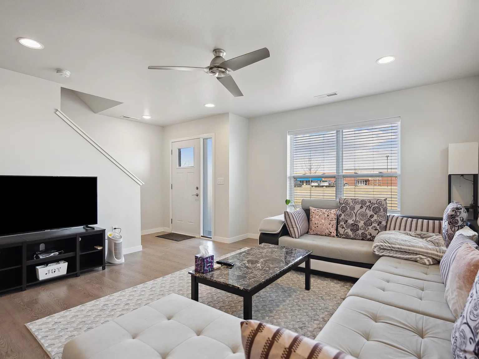 2217 Saint Andrews Dr NL (Furnished Rental) — Photo 4