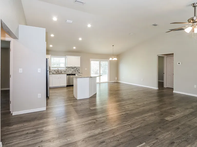13716 Coronado Dr — Photo 2