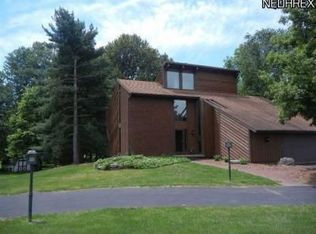3265 Hummingbird Hill Dr, Poland, OH