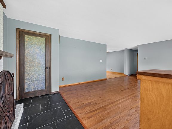 3rd image of 504 East St