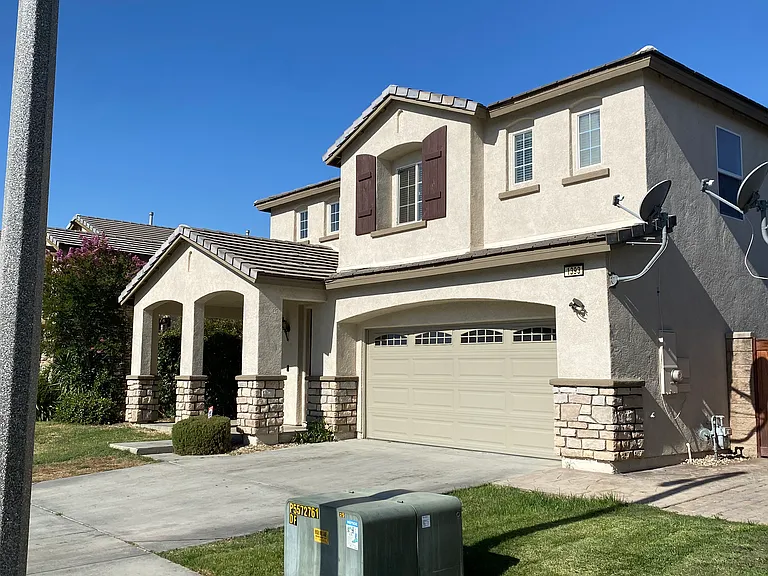 1393 Veronica Trl — Photo 2