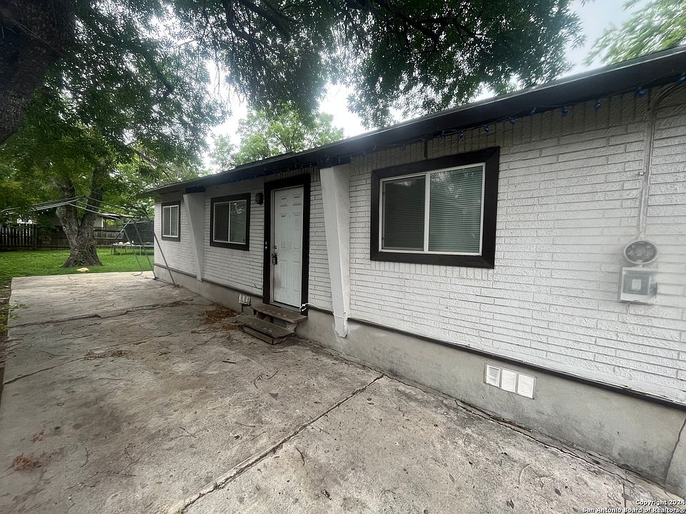 1st image of 557 N SAN DARIO AVE