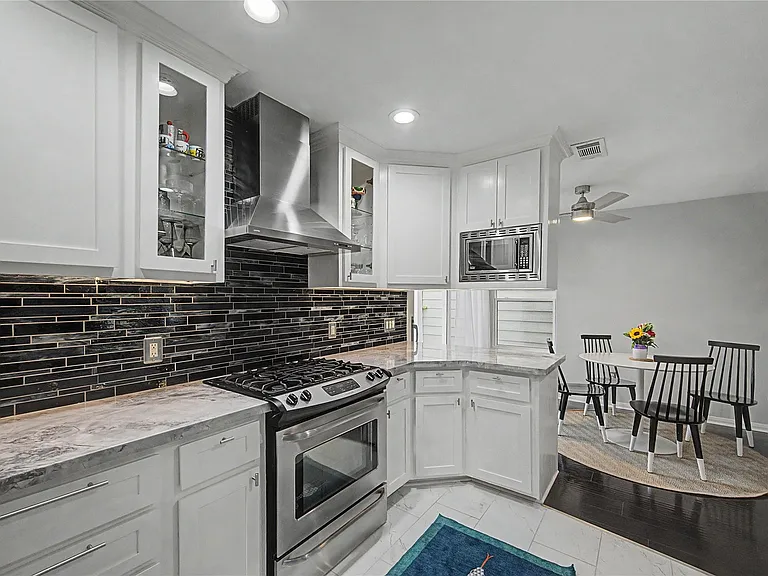 1104 Buckner St — Photo 14