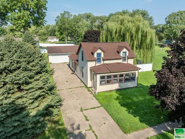 1212 2nd St, Onawa, IA 51040