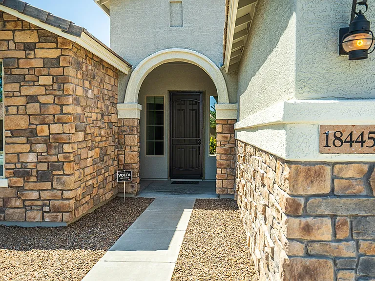 18445 W Saguaro Ln — Photo 4