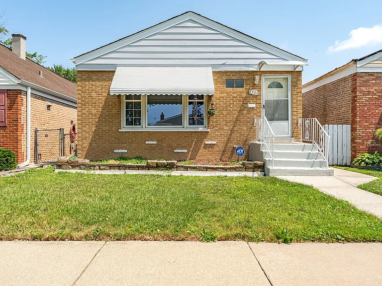 4507 S Leamington Ave — Photo 2