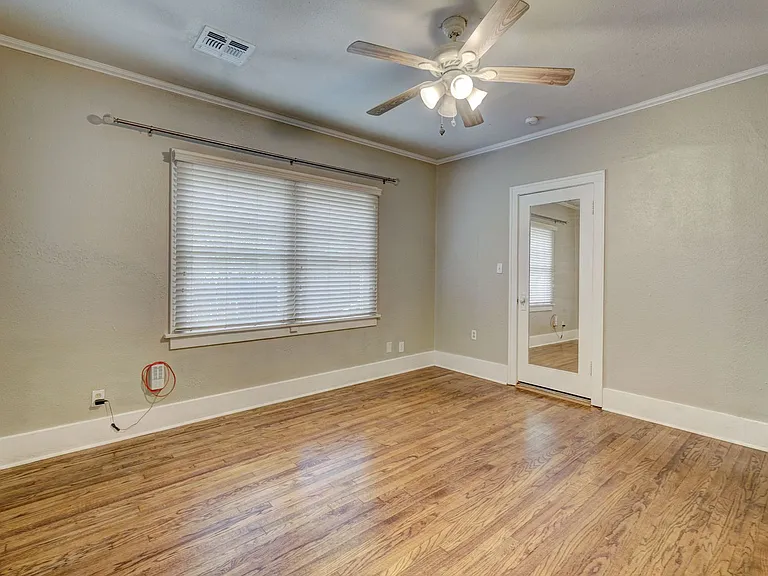 3711 N Military Ave — Photo 19