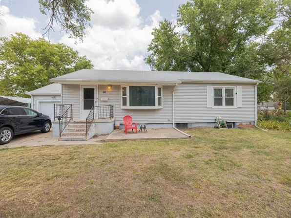 820 SE 6th St, Newton, KS 67114