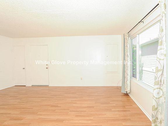 4th image of 127 E Brookdale Pl APT C