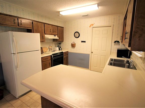5th image of 949 Lakeside Dr