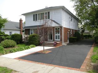 54 5th Ave, Westbury, NY 11590