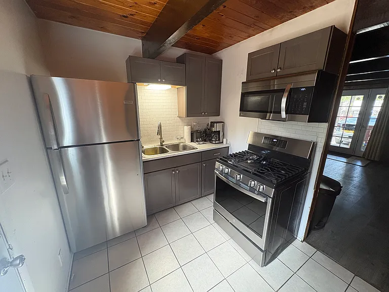 624 Elysian Blvd — Photo 4