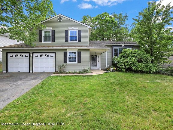 3rd image of 8 Timberline Dr