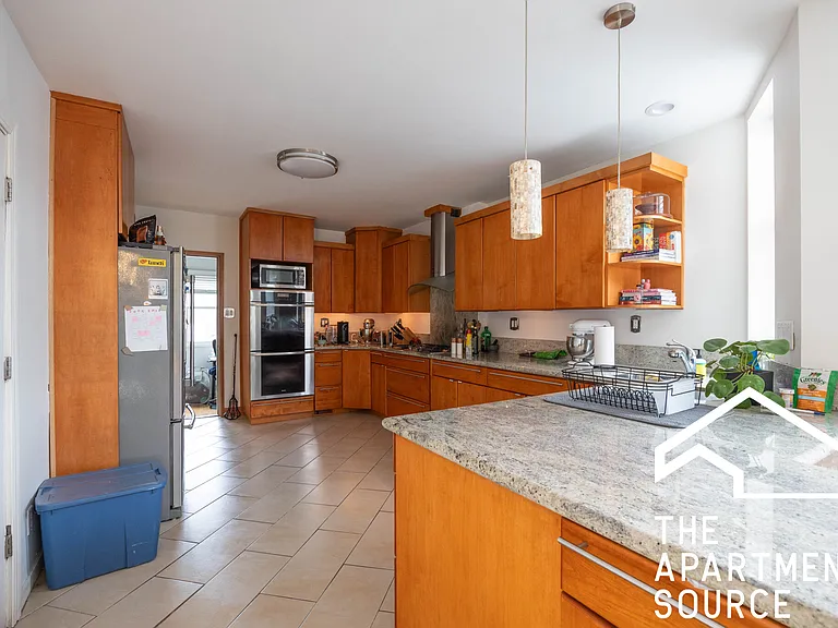 1806 W Grand Ave #3F — Photo 2
