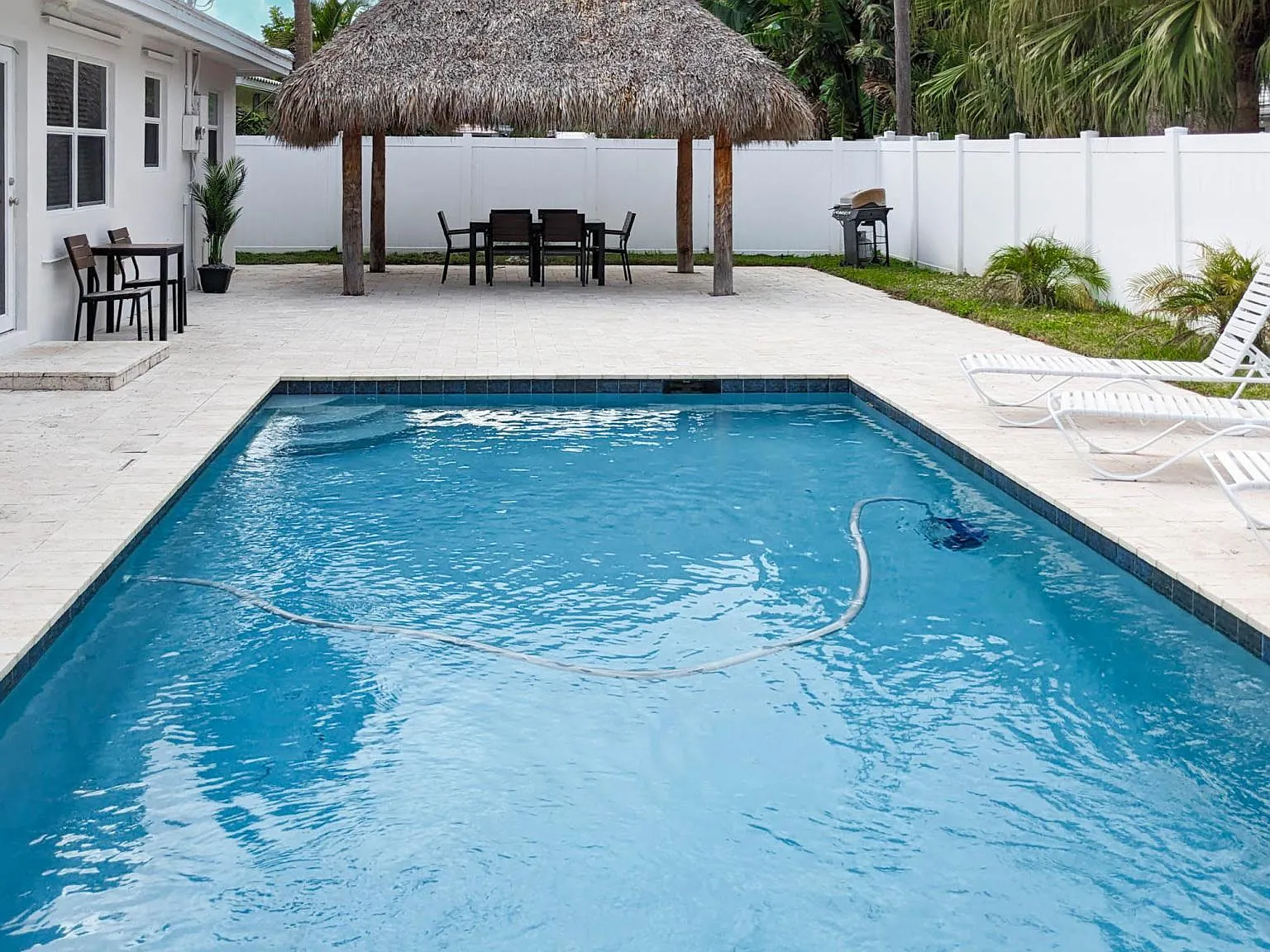 2 bed, 1.5 bath, 1400 sqft, $4,840 — Photo 2