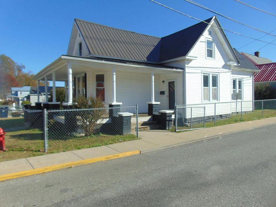 1st image of 224 2nd St