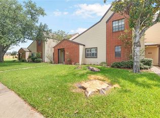 107 Briar Ridge Dr, Bellville, TX 77418