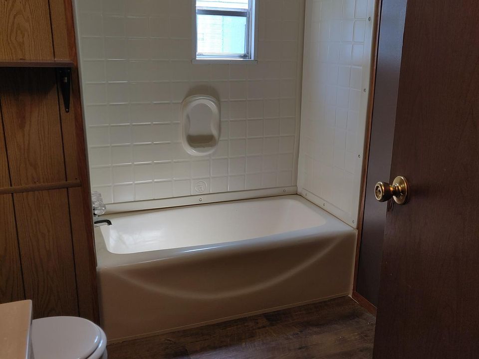 2nd image of 15 Circle Creek Ln