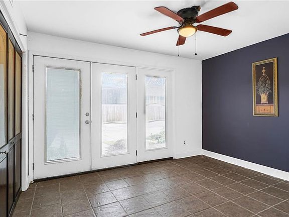 2nd image of 13 Ormond Pl #13
