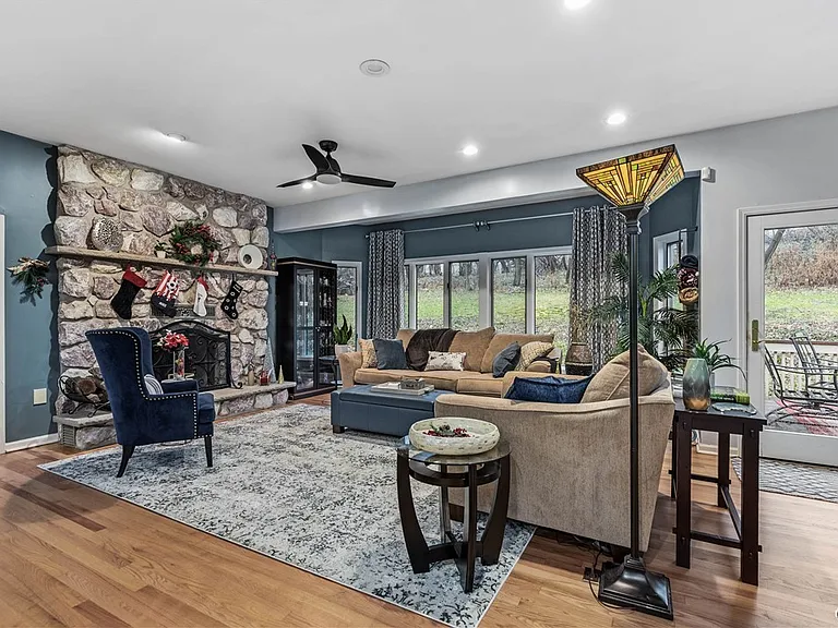 4892 Macgregor Ln — Photo 6
