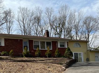 19104 Mockingbird Heights Rd, Triangle, VA 22172