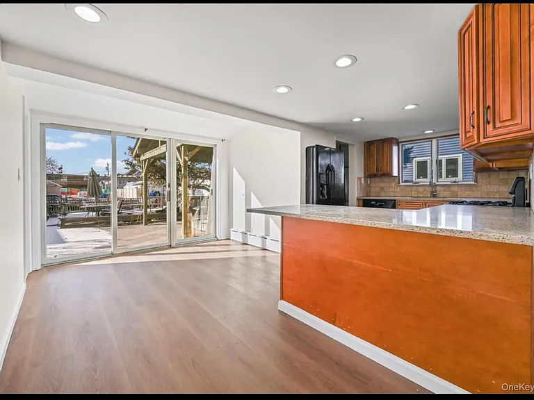 130 Gordon Pl — Photo 6