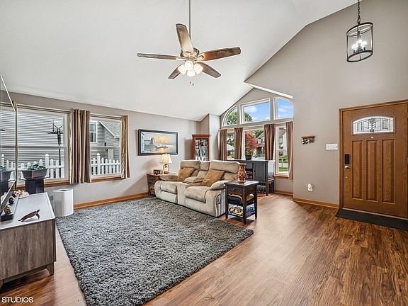 2nd image of 132 Pembroke Dr W
